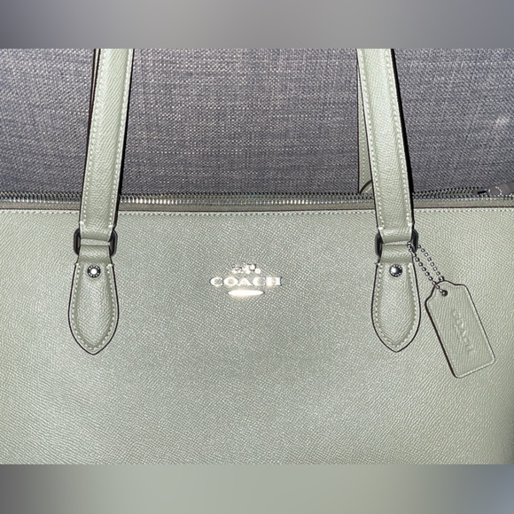 Lite green coach purse - Picture 2 of 5